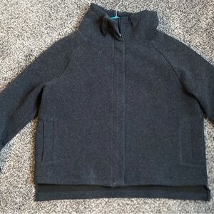 Women’s peloton zip up size medium